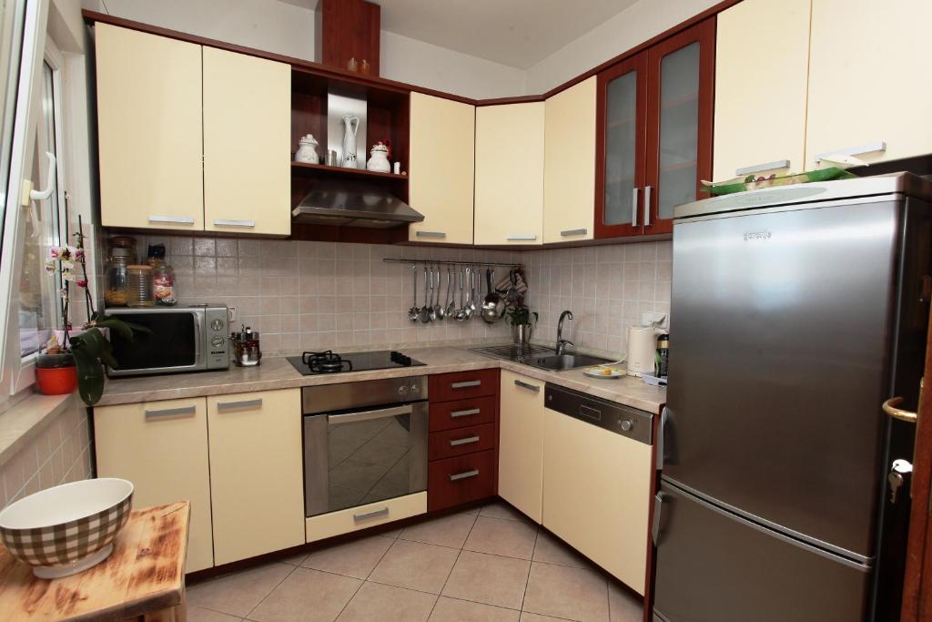 Apartments Akmadzic Макарска Экстерьер фото