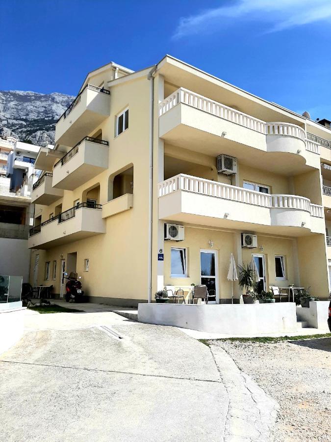Apartments Akmadzic Макарска Экстерьер фото